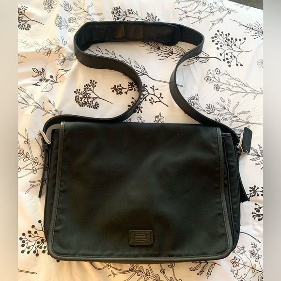 UNISEX Coach BLK leather trim messenger stylish and durable. Fast Shipping! - Picture 7 of 14